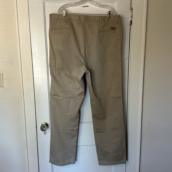 Wrangler Riata Khakis - 42x34 - Professional Western Trousers - Picture 2 of 6